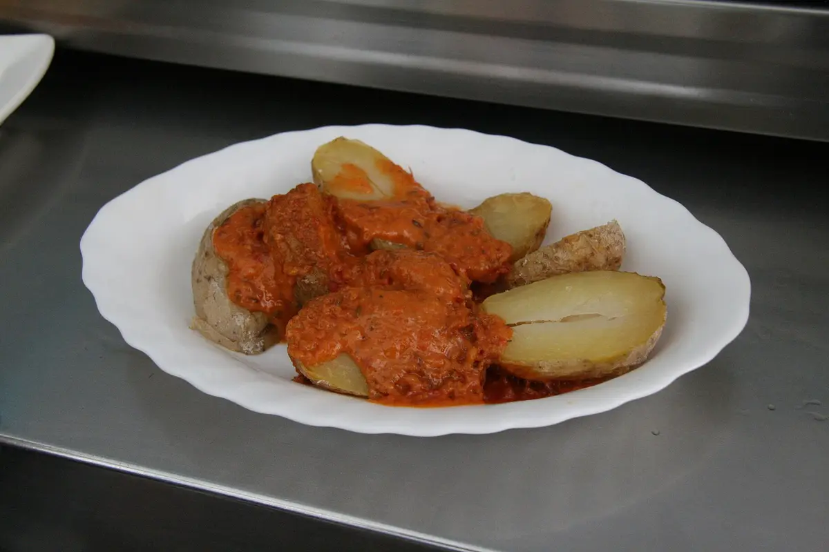 Canarian papas arrugadas with mojo